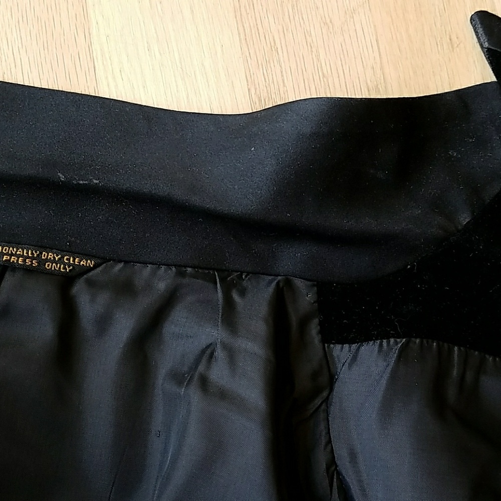 Vintage tuxedo jacket & Bond book - Picture 8 of 8